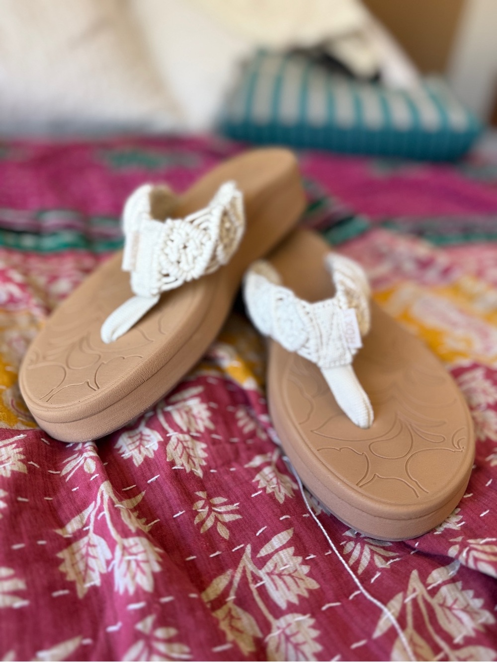 Roxy Colbee Hi Flip Flop Crochet Thong Sandals in White and Tan